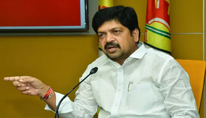 బీసీలను బానిసలుగా చేసుకునేందుకే కులగణన: కొల్లు రవీంద్ర బీసీలను బానిసలుగా చేసుకునేందుకే కులగణన: కొల్లు రవీంద్ర