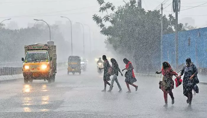 వాతావరణ శాఖ హెచ్చరిక.. మూడ్రోజులు ఇళ్ల నుంచి బయటకు రాకండి వాతావరణ శాఖ హెచ్చరిక.. మూడ్రోజులు ఇళ్ల నుంచి బయటకు రాకండి