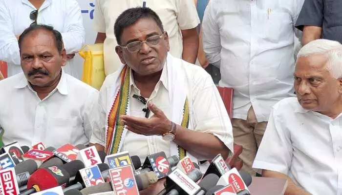 మార్పింగ్ పోస్టుల పై డీజీపీకి ఫిర్యాదు చేస్తాం.. గడ్డం వినోద్ మార్పింగ్ పోస్టుల పై డీజీపీకి ఫిర్యాదు చేస్తాం.. గడ్డం వినోద్