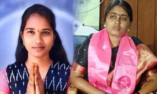బర్రెలక్కకు సర్పంచ్ నవ్య మద్దతు.. స్టేషన్ ఘన్‌పూర్ స్వతంత్ర అభ్యర్థినిగా ప్రచారం చేస్తూనే..