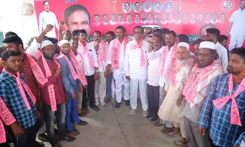 కాంగ్రెస్ వీడి కారెక్కుతున్నారు..!