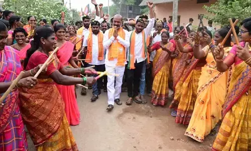 గంగుల కమలాకర్ నీ ఆస్తిపాస్తులను ప్రజలకు రాసిచ్చే దమ్ముందా..? : బండి సంజయ్