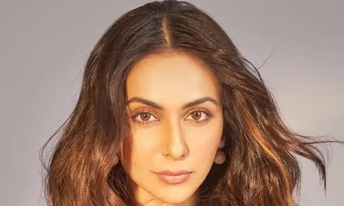 Rakul Preet Singh: రకుల్ గ్లామర్ మెరుపులు