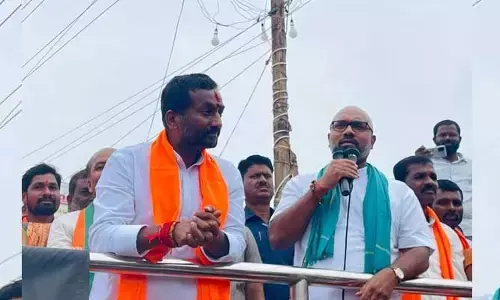 కేటీఆర్ నోరు అదుపులో పెట్టుకో లేదంటే బట్టలుడాదిస్తా : Arvind Dharmapuri