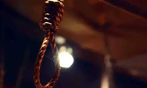 HYD: ఉరి వేసుకొని కానిస్టేబుల్ ఆత్మహత్య