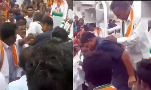 తన్నుకున్న కాంగ్రెస్ నేతలు.. స్పృహ కోల్పోయిన కీలక నేత (వీడియో)