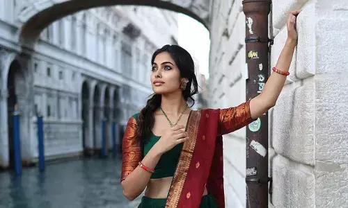 Divi Vadthya : అదిరే అందాలతో కవ్విస్తోన్న  ముద్దుగుమ్మ