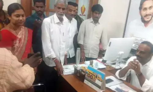 Ap News: రోడ్ల సమస్యపై దిమ్మతిరిగే సమాధానం చెప్పిన ఎమ్మెల్యే