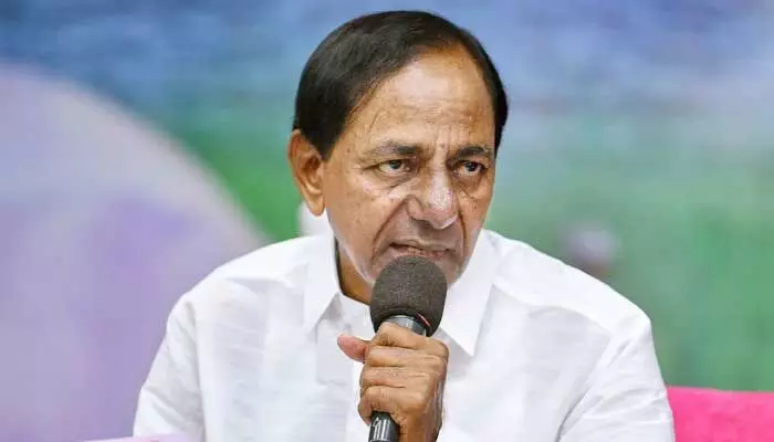 సీట్లు తగ్గినా హ్యాట్రిక్ పక్కా.. గులాబీ నేతలకు సీఎం KCR భరోసా సీట్లు తగ్గినా హ్యాట్రిక్ పక్కా.. గులాబీ నేతలకు సీఎం KCR భరోసా