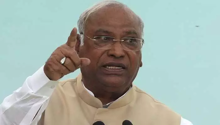 బీజేపీతో KCR చేతులు కలిపింది అందుకే.. : ఏఐసీసీ చీఫ్ ఖర్గే బీజేపీతో KCR చేతులు కలిపింది అందుకే.. : ఏఐసీసీ చీఫ్ ఖర్గే