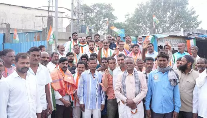 బడుగు బలహీన వర్గాల అభ్యున్నతి కేవలం కాంగ్రెస్తోనే సాధ్యం : బండి రమేష్ బడుగు బలహీన వర్గాల అభ్యున్నతి కేవలం కాంగ్రెస్తోనే సాధ్యం : బండి రమేష్
