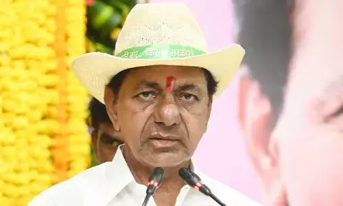 పరేడ్ గ్రౌండ్‌‌లో కేసీఆర్ సభ వాయిదాకు కారణం వర్షం కాదా?