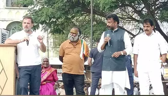 రాష్ట్రంలో 8 వేల మంది ఆత్మహత్యలు : రాహుల్ గాంధీ రాష్ట్రంలో 8 వేల మంది ఆత్మహత్యలు : రాహుల్ గాంధీ