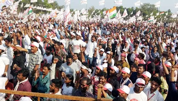 జనసేన కార్యకర్తలపై లాఠీచార్జి.. కూకట్‌పల్లిలో ఉద్రిక్తత