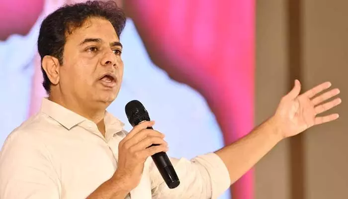 ఎన్నికల వేళ కేటీఆర్కు BIG షాక్.. అనుచిత వ్యాఖ్యలను బయటపెట్టిన వీడియో ఎన్నికల వేళ కేటీఆర్కు BIG షాక్.. అనుచిత వ్యాఖ్యలను బయటపెట్టిన వీడియో