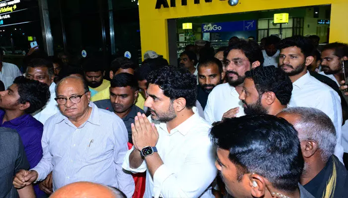 లోకేశ్కు టీడీపీ నేతల ఘన స్వాగతం లోకేశ్కు టీడీపీ నేతల ఘన స్వాగతం