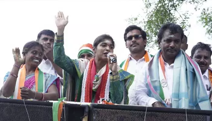 పాలకుర్తిలో ఎర్రబెల్లికి ఓటమి ఖాయమైంది : యశస్విని రెడ్డి పాలకుర్తిలో ఎర్రబెల్లికి ఓటమి ఖాయమైంది : యశస్విని రెడ్డి