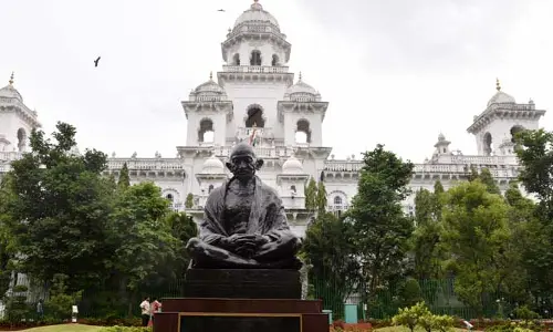 ఎన్నికల బరిలో నిలిచిన చదువు రాని అభ్యర్థులు వీళ్లే!