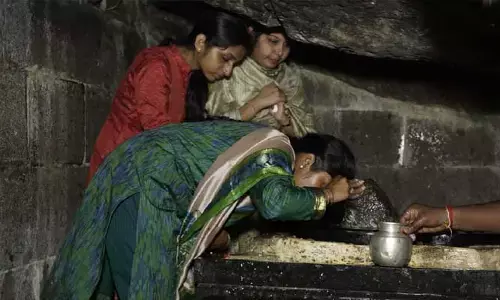 పాలకుర్తి సోమేశ్వర ఆలయంలో భక్తుల సందడి