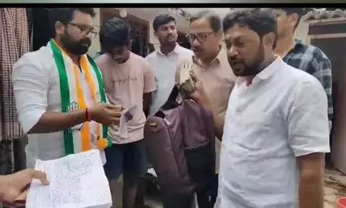 ఓటుకు నోటు.. అడ్డంగా దొరికిన మల్లారెడ్డి కళాశాల సిబ్బంది