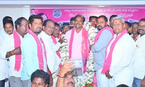 నాయి బ్రాహ్మణ కులస్తులకు పెద్దపీట వేసిన కేసీఆర్ : కృష్ణ మోహన్ రెడ్డి