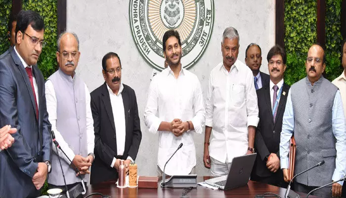 రైతులకు పగటిపూటే 9 గంటల నాణ్యమైన విద్యుత్ : సీఎం వైఎస్ జగన్ రైతులకు పగటిపూటే 9 గంటల నాణ్యమైన విద్యుత్ : సీఎం వైఎస్ జగన్
