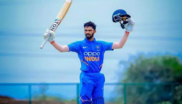 బ్రేకింగ్: శతకంతో రెచ్చిపోయిన గైక్వాడ్.. ఆసీస్పై టీమిండియా భారీ స్కోర్ బ్రేకింగ్: శతకంతో రెచ్చిపోయిన గైక్వాడ్.. ఆసీస్పై టీమిండియా భారీ స్కోర్