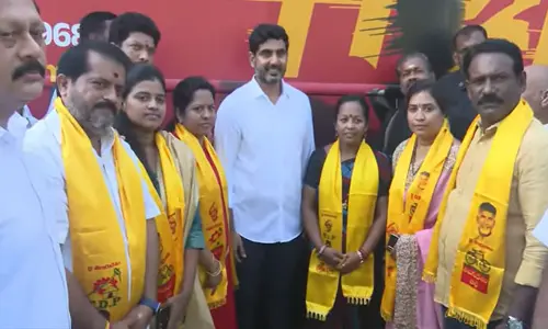 వైసీపీకి ఎదురుదెబ్బ: లోకేశ్ సమక్షంలో టీడీపీలోకి కీలక నేతలు