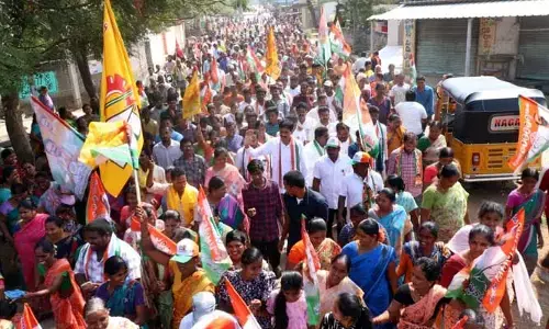 జనంతో కిక్కిరిసిన కైకొండాయ గూడెం