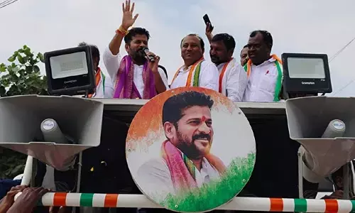 సీఎం కేసీఆర్ పాము లాంటోడు: రేవంత్ రెడ్డి