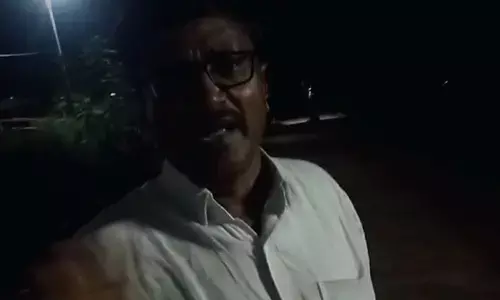 పోల్ మెనేజ్మెంట్ స్టార్ చేసిన BRS లీడర్స్..  అడ్డుకున్న కాంగ్రెస్ శ్రేణులు (వీడియో)