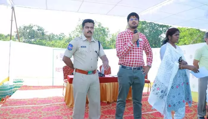పోలింగ్ కేంద్రాల వద్ద 144 సెక్షన్ అమలు పోలింగ్ కేంద్రాల వద్ద 144 సెక్షన్ అమలు