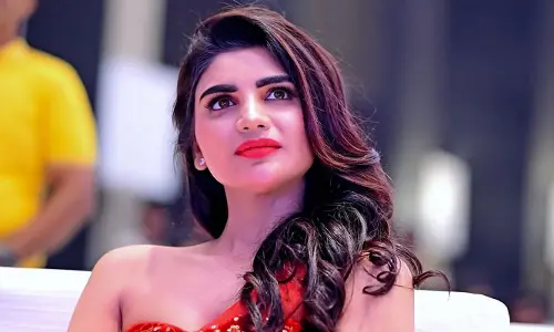 నన్నే మోసం చేస్తావా అంటూ గళ్లా పట్టుకొని నిలదీసిన జబర్దస్త్ వర్ష!