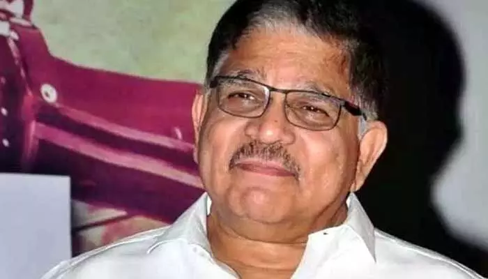 హాలిడే కదా అని బీరు తాగి ఇంట్లో పడుకోకండి.. అల్లు అరవింద్ సంచలన కామెంట్స్ హాలిడే కదా అని బీరు తాగి ఇంట్లో పడుకోకండి.. అల్లు అరవింద్ సంచలన కామెంట్స్
