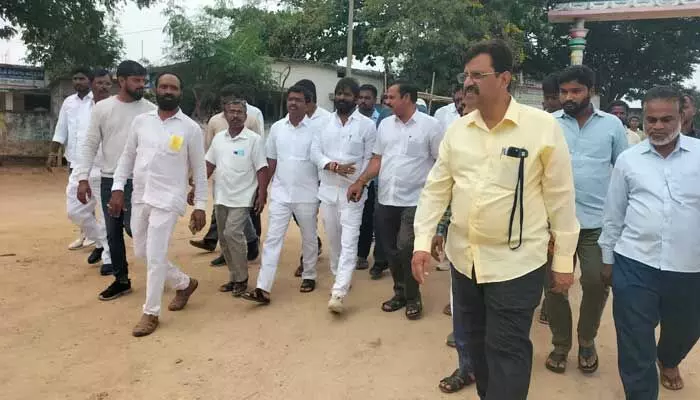 ఓటు వేసిన మంత్రి శ్రీనివాస్ గౌడ్ ఓటు వేసిన మంత్రి శ్రీనివాస్ గౌడ్