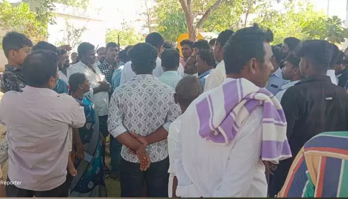 ఉప్పలపహాడులో ఇరువర్గాల మధ్య ఘర్షణ ఉప్పలపహాడులో ఇరువర్గాల మధ్య ఘర్షణ