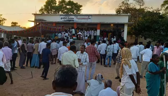 చెన్నారెడ్డి పల్లిలో కొనసాగుతున్న పోలింగ్.. చెన్నారెడ్డి పల్లిలో కొనసాగుతున్న పోలింగ్..