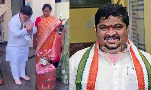 ఓటేసెముందు గ్యాస్ సిలిండర్‌కు పూజ చేసిన కాంగ్రెస్ అభ్యర్థి (వీడియో)