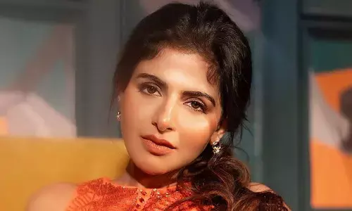 Iswarya Menon : అందమైన ఒంపులతో .. కైపెక్కిస్తోన్న వయ్యారి ...