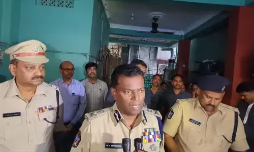 విశాఖలో గంజాయి రవాణా చేసేది కొరియర్ బాయ్లే: సీపీ రవిశంకర్