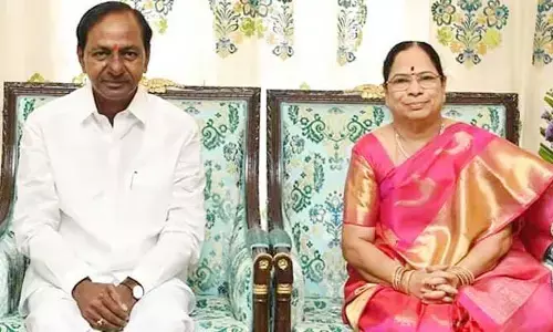 ఓటు హక్కు వినియోగించుకున్న సీఎం కేసీఆర్ దంపతులు