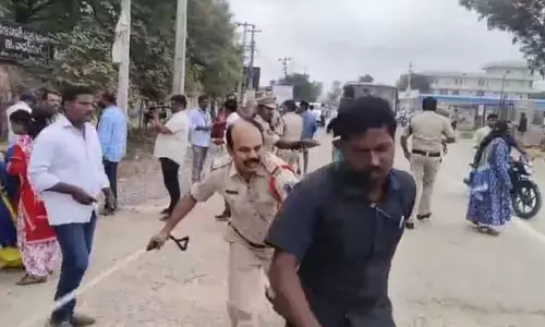 సామాన్యుల పై లాఠీ ఝులిపించిన పోలీసులు
