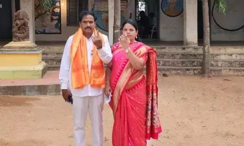 ఓటు హక్కును వినియోగించుకున్న కసిరెడ్డి దంపతులు