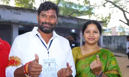 ఓటు హక్కును వినియోగించుకున్న అభ్యర్థులు