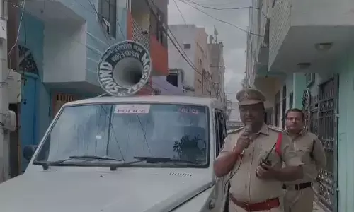 హైదరాబాద్‌లో వెరీ స్లోగా పోలింగ్.. పర్సంటేజ్ పెంచేందుకు పోలీసుల వినూత్న కార్యక్రమం (వీడియో)