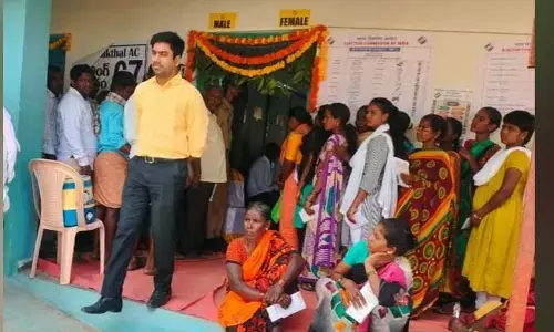 మోడల్ పోలింగ్ స్టేషన్లని సందర్శించిన ఎన్నికల రిటర్నింగ్ అధికారి