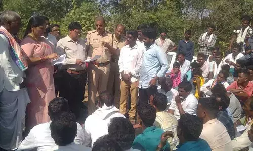 అధికారుల చొరవతో ఓటు వేసిన గిరిజనులు