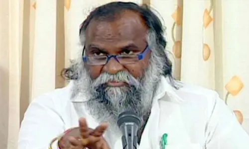 Sangareddy: పోలీస్ స్టేషన్ ఎదుట ఉద్రిక్తత.. ఎమ్మెల్యే జగ్గారెడ్డి బైఠాయింపు