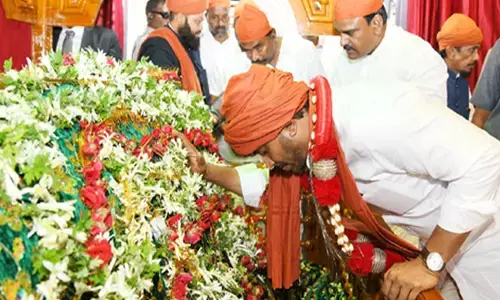అమీన్ పీర్ దర్గాలో సీఎం జగన్ ప్రత్యేక ప్రార్థనలు