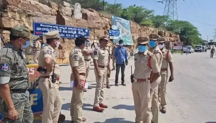 నాగార్జున సాగర్ వద్ద ఉద్రిక్తత: ఏపీ పోలీసులపై కేసు నమోదు నాగార్జున సాగర్ వద్ద ఉద్రిక్తత: ఏపీ పోలీసులపై కేసు నమోదు